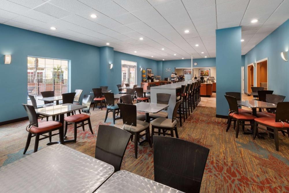 La Quinta Inn & Suites by Wyndham San Antonio Medical Center Image 18