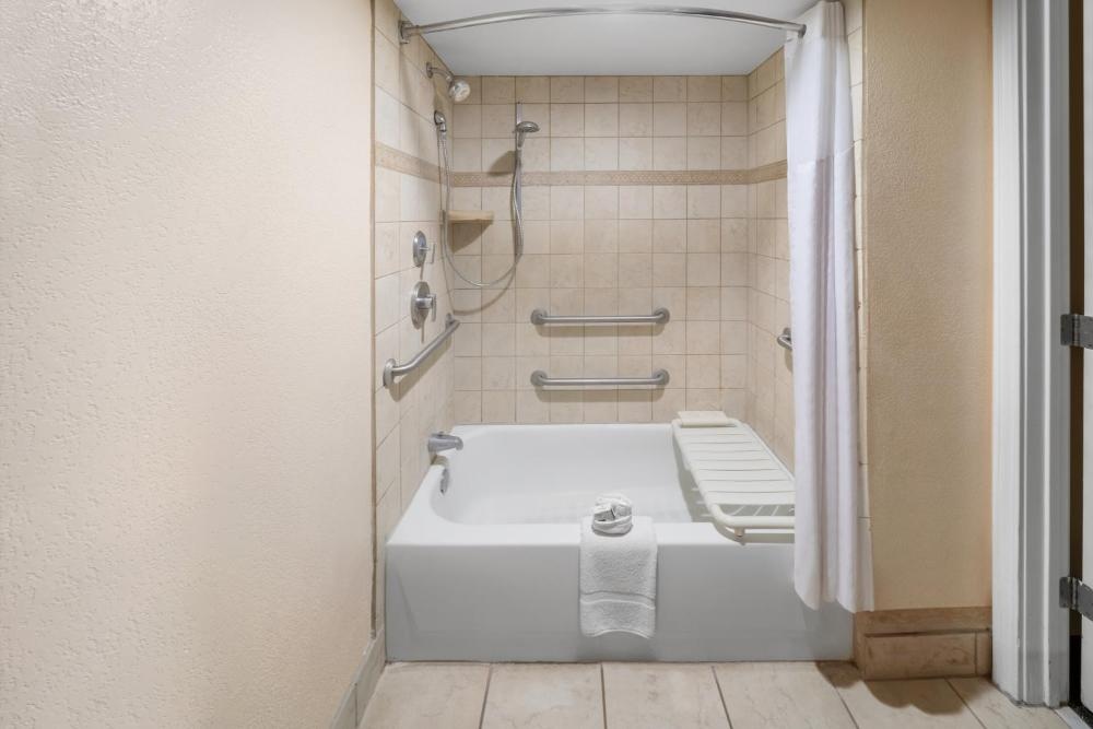 La Quinta Inn & Suites by Wyndham San Antonio Medical Center Image 20