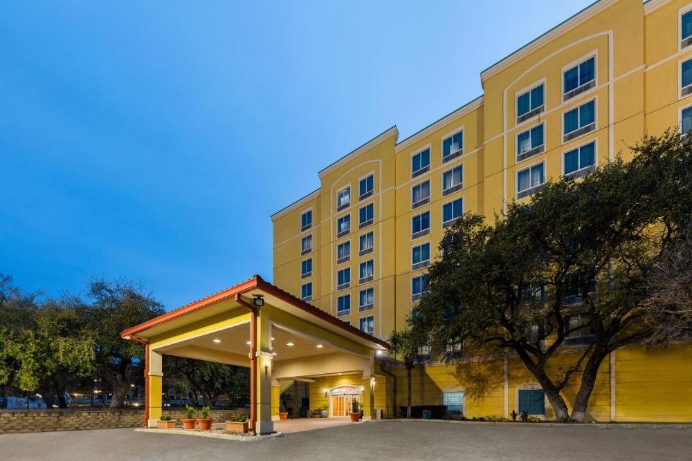 La Quinta Inn & Suites by Wyndham San Antonio Medical Center Image 27