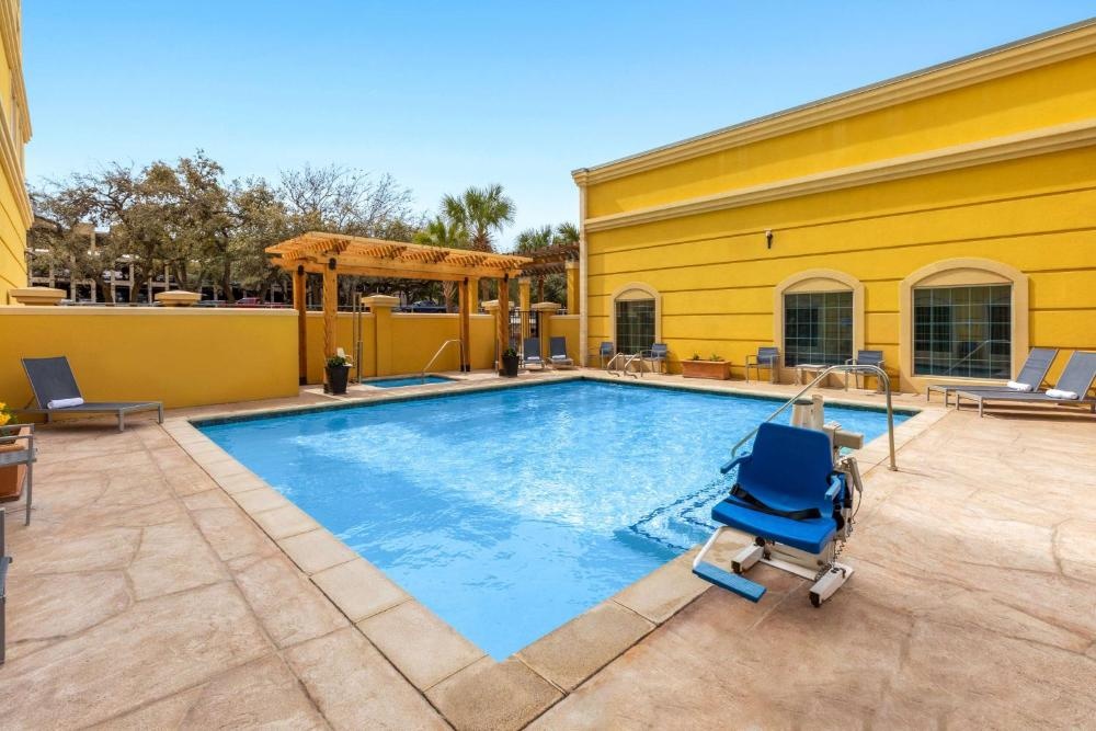 La Quinta Inn & Suites by Wyndham San Antonio Medical Center Image 30