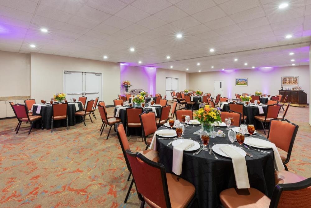 La Quinta Inn & Suites by Wyndham San Antonio Medical Center Image 31