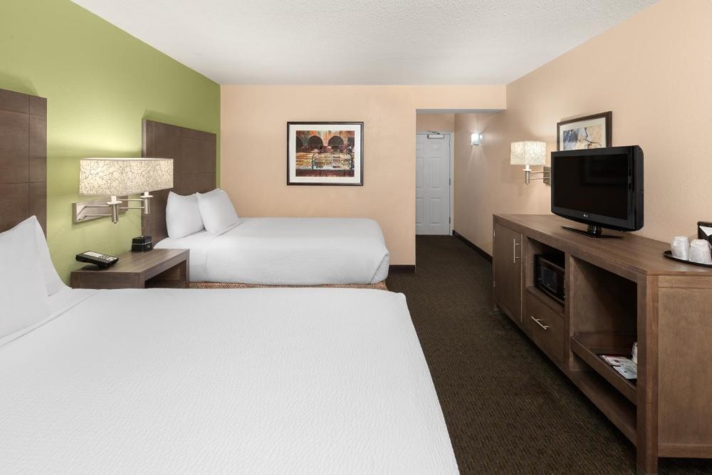 La Quinta Inn & Suites by Wyndham San Antonio Medical Center Image 32
