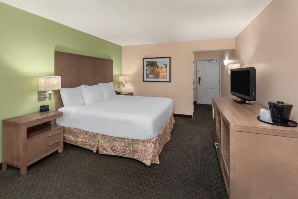La Quinta Inn & Suites by Wyndham San Antonio Medical Center Image 34