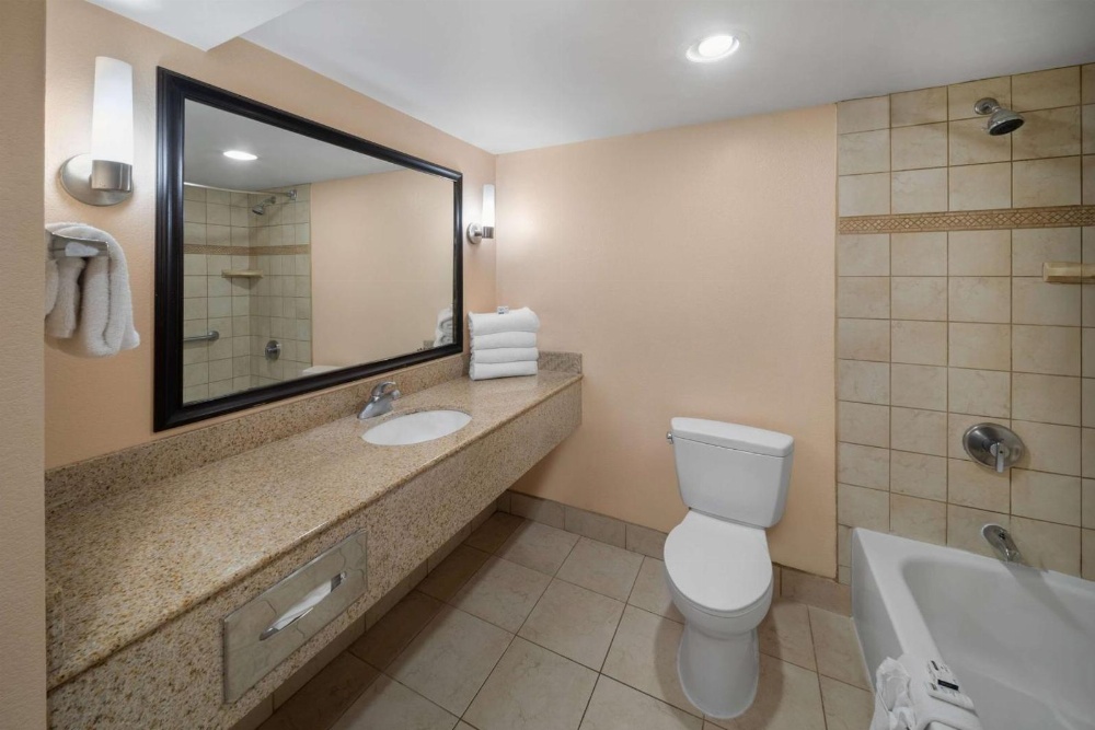 La Quinta Inn & Suites by Wyndham San Antonio Medical Center