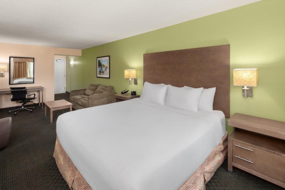 La Quinta Inn & Suites by Wyndham San Antonio Medical Center Image 41
