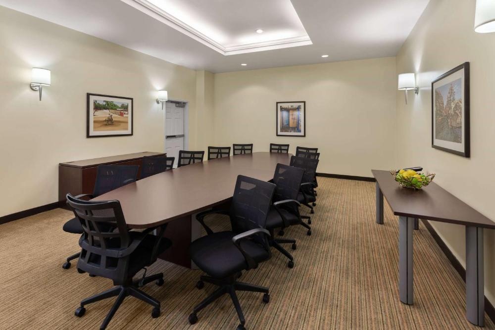 La Quinta Inn & Suites by Wyndham San Antonio Medical Center Image 42