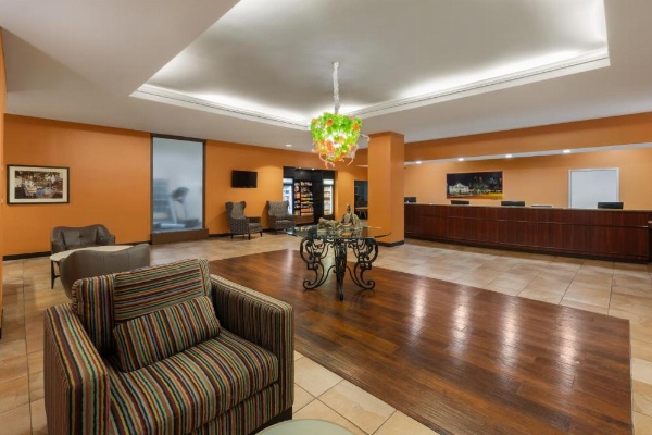 La Quinta Inn & Suites by Wyndham San Antonio Medical Center image 21