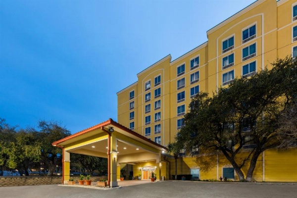 La Quinta Inn & Suites by Wyndham San Antonio Medical Center image 27