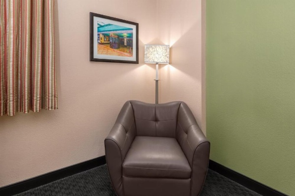 La Quinta Inn & Suites by Wyndham San Antonio Medical Center image 29