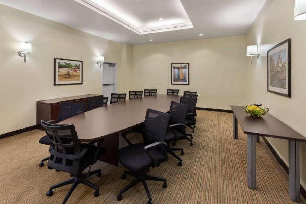 La Quinta Inn & Suites by Wyndham San Antonio Medical Center image 42