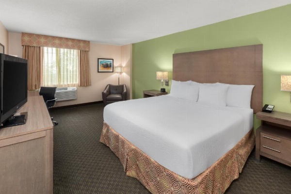 La Quinta Inn & Suites by Wyndham San Antonio Medical Center image 44