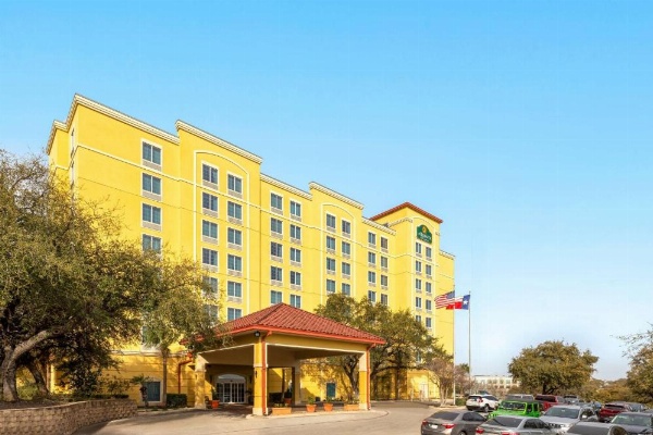 La Quinta Inn & Suites by Wyndham San Antonio Medical Center image 47