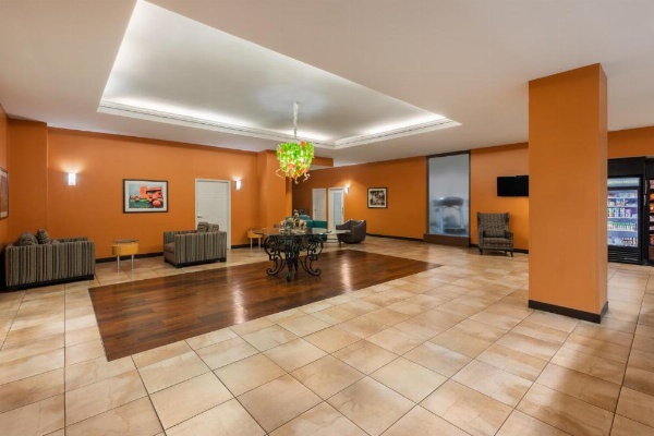 La Quinta Inn & Suites by Wyndham San Antonio Medical Center image 48