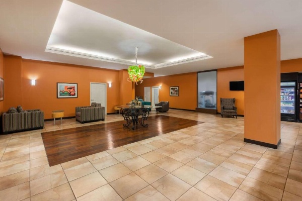 La Quinta Inn & Suites by Wyndham San Antonio Medical Center image 50